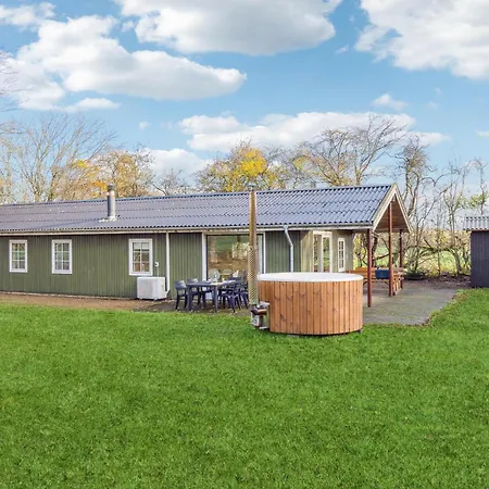 Stunning In Nibe With Kitchen Store Ajstrup