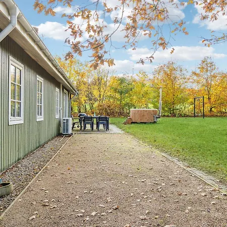Holiday home Stunning In Nibe With Kitchen Store Ajstrup